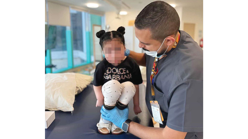 فاطمة المزروعي خلال جلسة العلاج الطبيعي. من المصدر