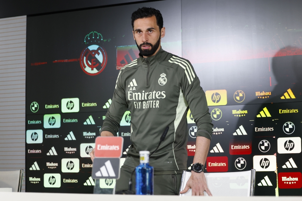 "إسبانيا ليست بلداً عنصرياً".. مدرب ريال مدريد يعلّق على أحداث مباراة إسبانيا ومصر