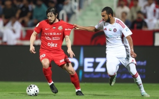 الصورة: شباب الأهلي يعبر الجزيرة بثنائية في قمة &laquo;البطاقات الصفراء&raquo;