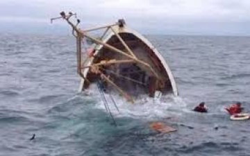 الصورة: 70 مفقودا بعد غرق قارب ينقل مهاجرين في البحر المتوسط