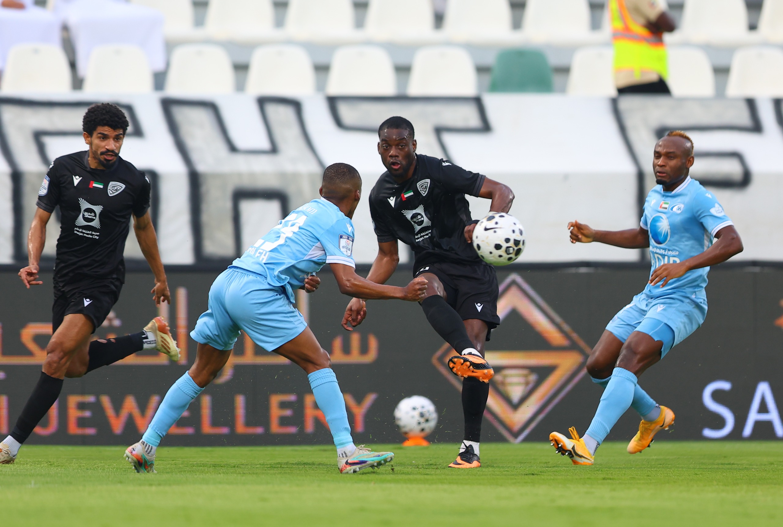 خورفكان يهزم بني ياس ويصعد للمركز الثامن في دوري المحترفين