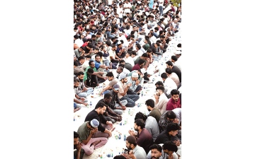 الصورة: &laquo;حياتنا بالإمارات&raquo;.. قراءات في حب وطن يمضي بثقة