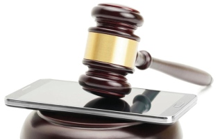 رسائل «واتس أب» تقود وسيطاً عقارياً «وهمياً» إلى المحكمة