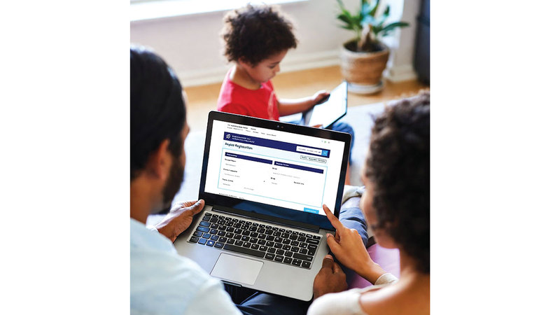 المدارس أنشأت بوابة مخصصة للتسجيل على مواقعها الإلكترونية.  الصورة مولدة بالذكاء الاصطناعي