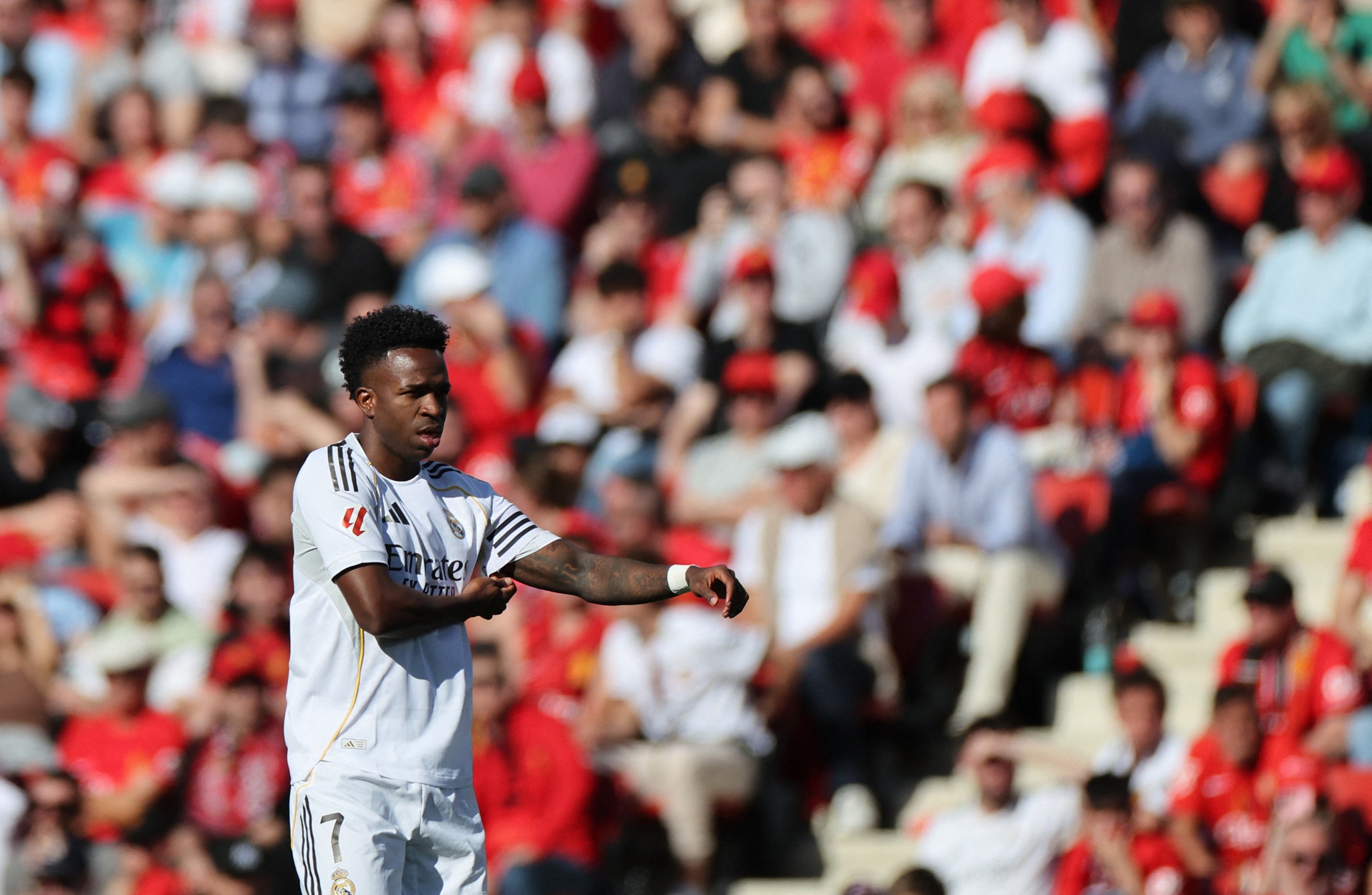 فينيسيوس يهاجم تشابي ألونسو: لم نكن على وفاق