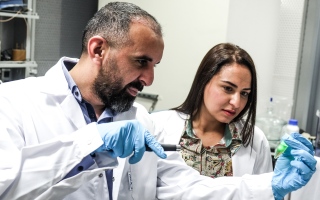 الصورة: باحثون في "نيويورك أبوظبي" يطورون تقنيات مبتكرة لرصد الأورام السرطانية وعلاجها