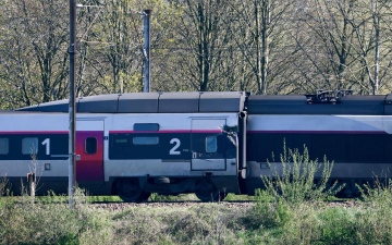 الصورة: اصطدام قطار فائق السرعة بشاحنة في فرنسا.. مقتل السائق وإصابة 16 راكباً