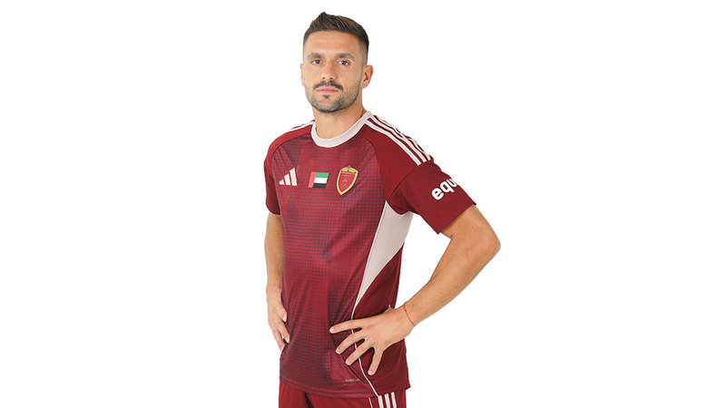 لاعب الوحدة دوسان تادش.  من المصدر