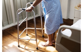 الصورة: &laquo;أبوسلمى&raquo; يحتاج إلى 45 ألف درهم لعلاج تضخم البروستاتا