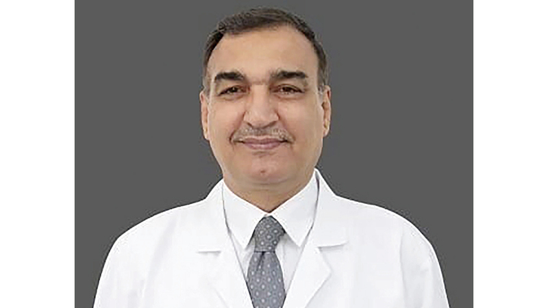 الدكتور رياض خضير: أخبار مواقع &laquo;التواصل&raquo; المضللة تقود إلى توتر، وشعور بالضيق قد يخرج عن السيطرة ويؤثر في النوم والمزاج والأداء اليومي.