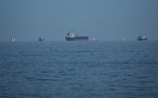 الصورة: أ ف ب: استئناف الحركة في مضيق هرمز بعد وقف إطلاق النار بين أميركا وإيران