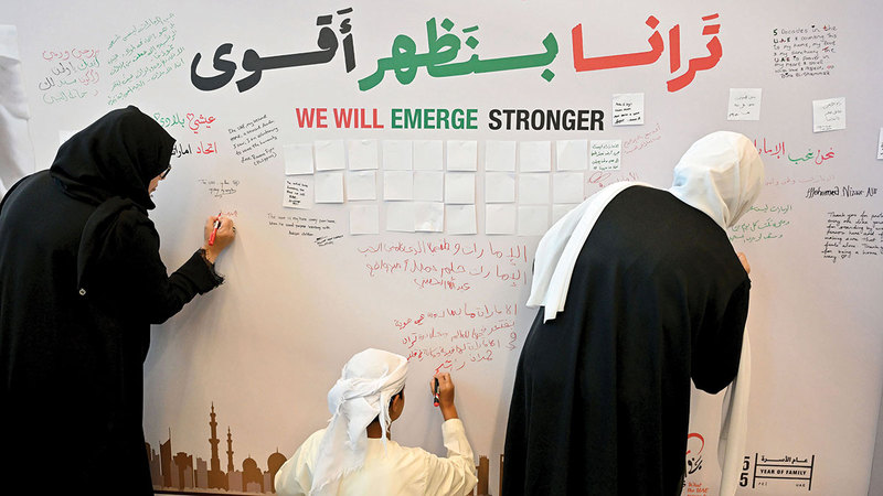 الجدارية المخصصة للجمهور ازدحمت برسائل حب للإمارات. تصوير: إريك أرازاس