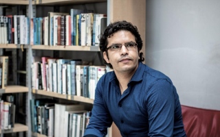 الصورة: رواية "أغالب مجرى النهر" تفوز بالجائزة العالمية للرواية العربية 2026