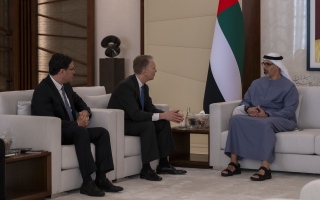 خالد بن محمد بن زايد يلتقي الرئيس التنفيذي لمجموعة بروكفيلد لإدارة الأصول والاستثمارات البديلة