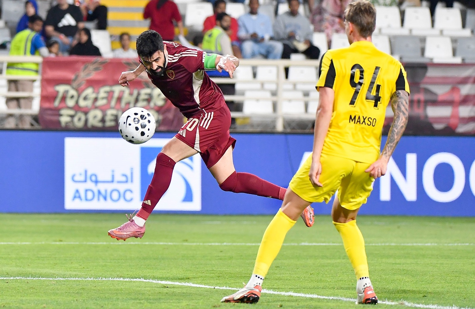 عاد من بعيد.. كلباء يعادل الوحدة 2-2 في غضون دقيقتين