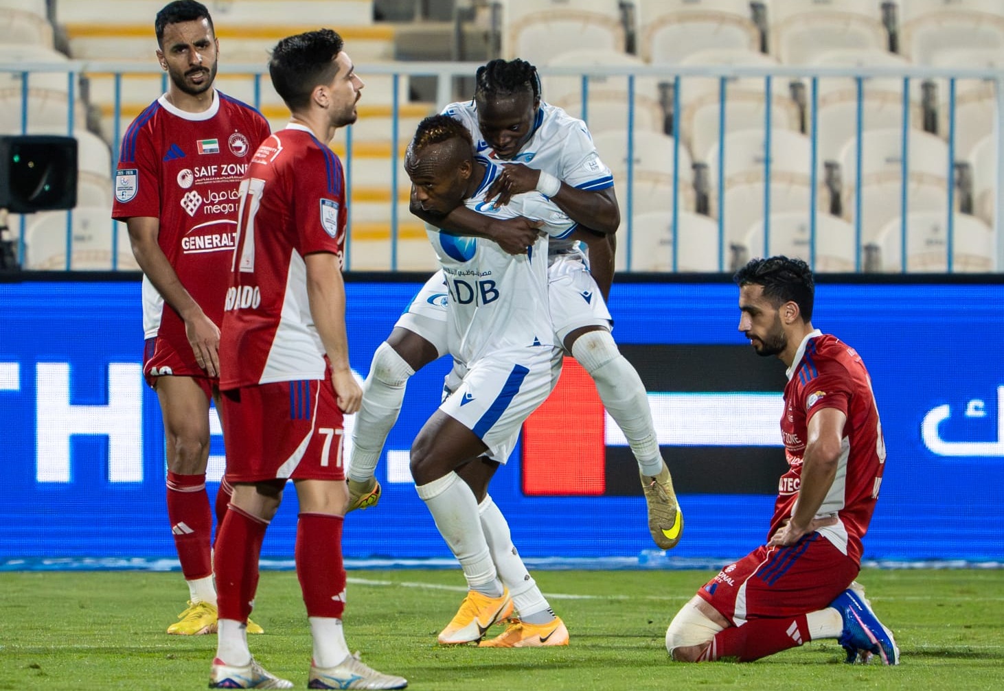 "هدف عكسي" يمنح بني ياس التعادل مع الشارقة