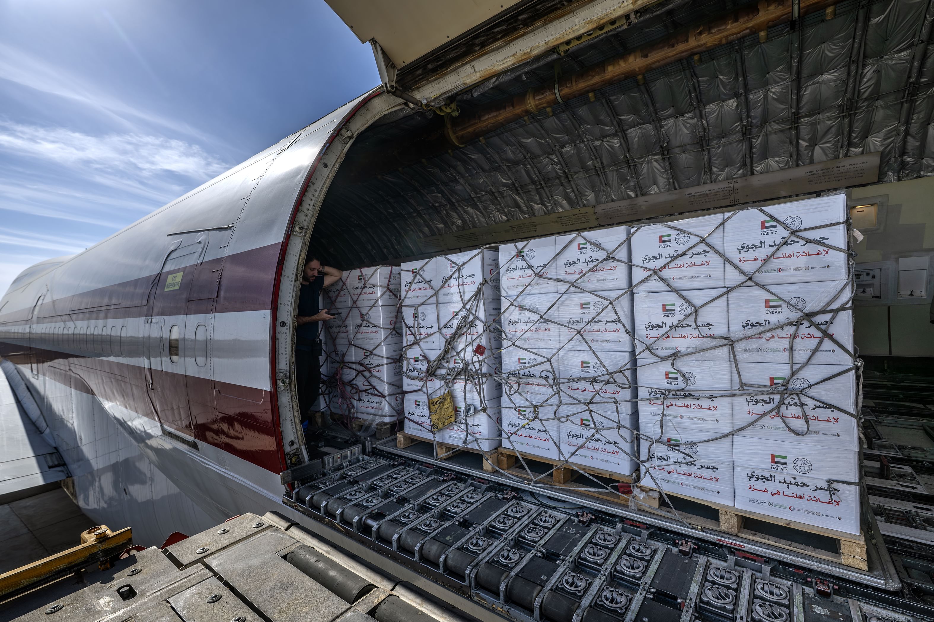 “الفارس الشهم 3”..وصول طائرة مساعدات إلى العريش محملة بـ100 طن لدعم أهالي غزة