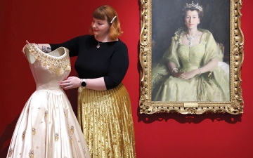 الصورة: حياة الملكة إليزابيث الثانية &laquo;بأسلوب أنيق&raquo;