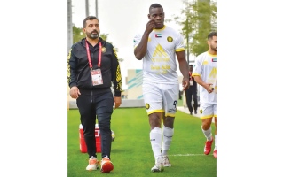 الصورة: بينتو: الاتفاق لن يكون جسر عبور إلى دوري المحترفين