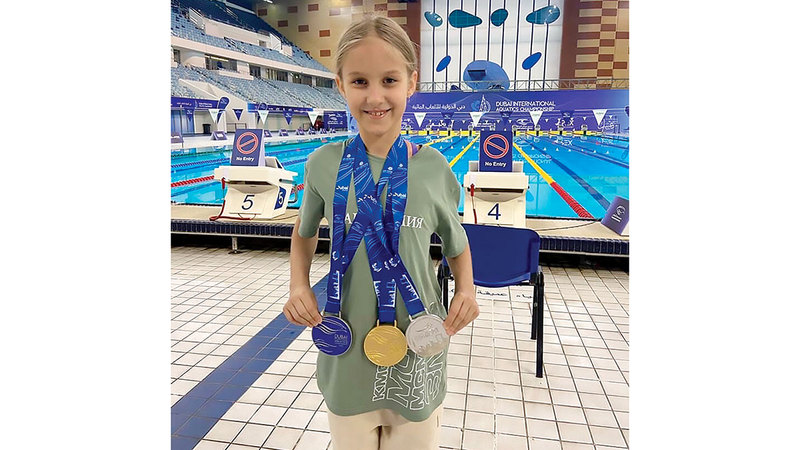 السباحة الروسية الصغيرة لوكتيفا صوفيا. من المصدر