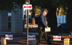 الصورة: الناخبون الأميركيون يواصلون &laquo;تحويل&raquo; تأييدهم نحو الديمقراطيين