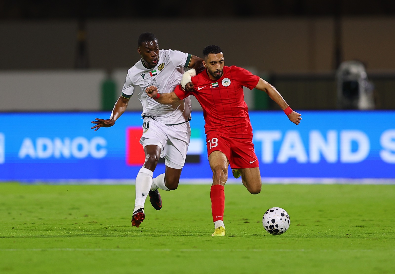 تعادل لا يخدم طموحات خورفكان والبطائح في دوري المحترفين