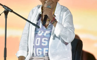 الصورة: محمد منير عاد سالماً .. ويستعد لطرح ألبومه الجديد