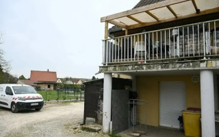 الصورة: القبض على أب فرنسي سجن طفله عارياً في صندوق سيارته لمدة عامين