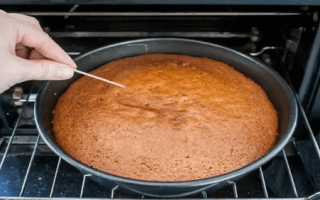 الصورة: غرامة تعادل ثمن 20 كعكة .. مخالفة سيدة عادت مسرعة كي لا تحترق الكعكة في الفرن