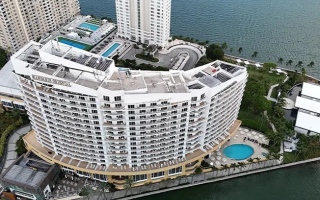 الصورة: هدم فندق من 23 طابقاً في ميامي بتفجير موجه خلال ثوان