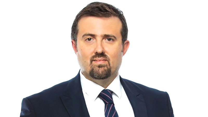 الدكتور أنس النجداوي: نملك القدرة لنسقط بأنفسنا قيمة المحتوى التافه والمضلل، ونمارس مسؤوليتنا لغربلة الفضاء الرقمي.