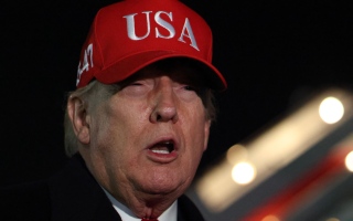 الصورة: ترامب محذراً: سيتم تدمير أي سفينة إيرانية تقترب من نطاق الحصار الأميركي