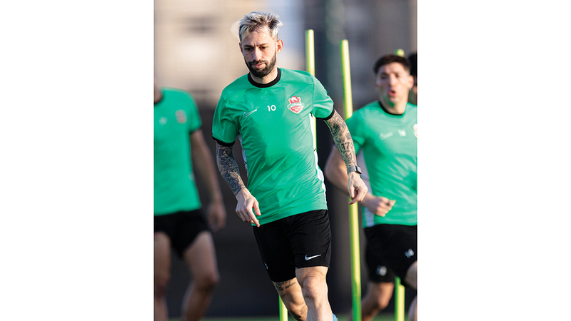 صانع ألعاب شباب الأهلي فيديريكو كارتابيا. من المصدر