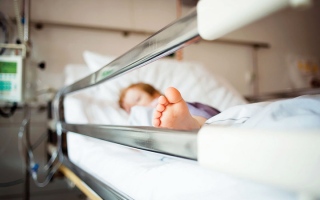 الصورة: الطفل &laquo;مهند&raquo; يحتاج 115 ألف درهم كلفة أدوية &laquo;الكلى&raquo;