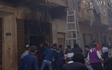 الصورة: حريق الزاوية الحمراء.. 7 وفيات داخل مصنع ملابس بالقاهرة