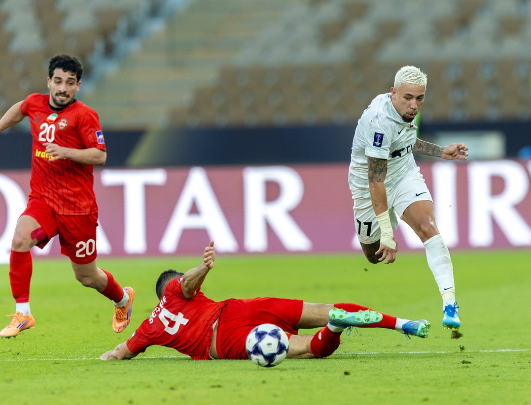 شباب الأهلي يعبر تراكتور بثلاثية.. ويبلغ ربع نهائي «نخبة آسيا»