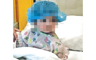 الصورة: متبرعون يسددون 50.5 ألف درهم لعلاج الطفلة سالي من &laquo;خلع الورك الولادي&raquo;