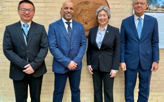 الصورة: "جامعة خليفة" تبحث التعاون مع الأكاديمية الوطنية الأميركية للهندسة