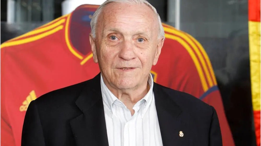 وفاة أسطورة ريال مدريد سانتاماريا بعمر 96 عاماً