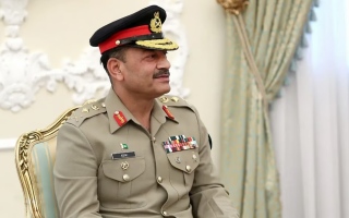 الصورة: قائد الجيش الباكستاني يصل إلى إيران برسالة جديدة من واشنطن
