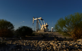 الصورة: أميركا تحقق في صفقات نفط مشبوهة أبرمت قبل تحول موقف ترامب من إيران