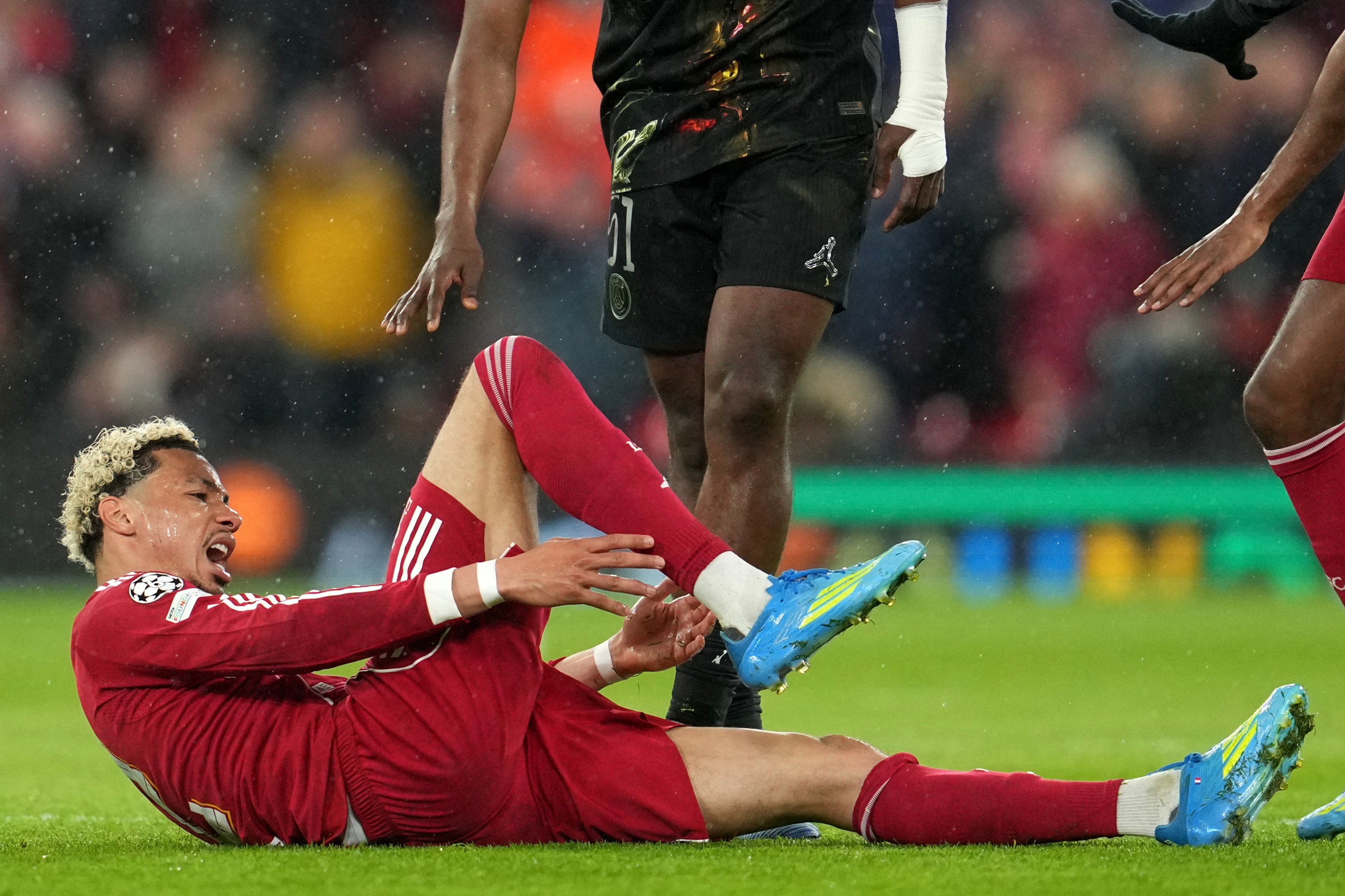 نهاية موسم إيكيتيكيه مع ليفربول.. إصابته خطيرة وكأس العالم "حلم تبخر"