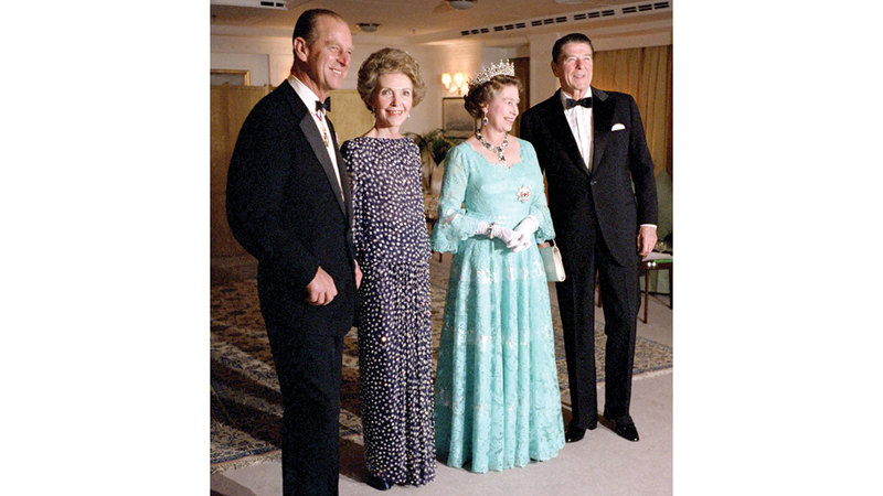 خلال لقاء الملكة بالرئيس ريغان وزوجته.
من المصدر