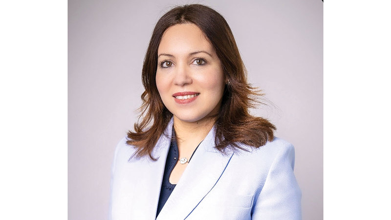 سمية عبداللطيف: تكمن المفارقة في أن الجمهور يرفع المؤثر إلى موقع المثقف، لكن هذا الدور ليس دائماً جزءاً من تكوين المؤثر نفسه، بل هو توقع مجتمعي.