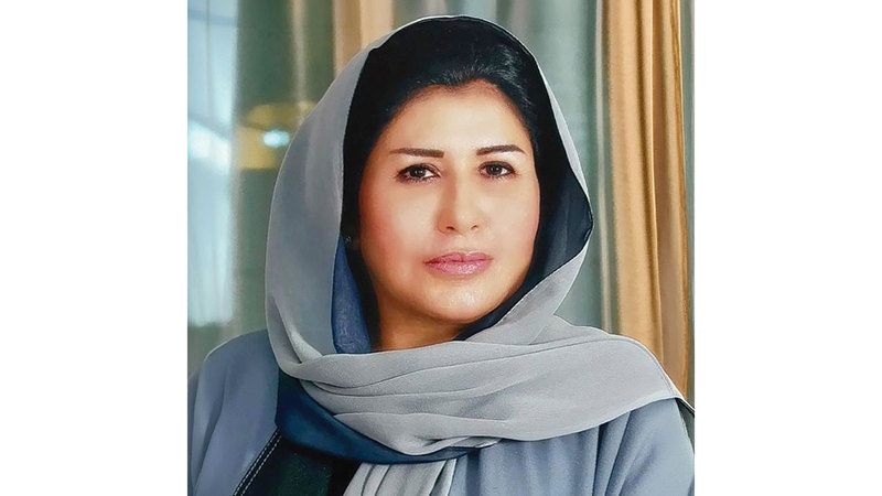 موزة المهيري: يتطلب الأمر وقفة جادة، وسَنّ تشريعات قانونية تضبط قواعد الفضاء الرقمي، وتشجع النقاش المثري الذي يبني وعي الأجيال.