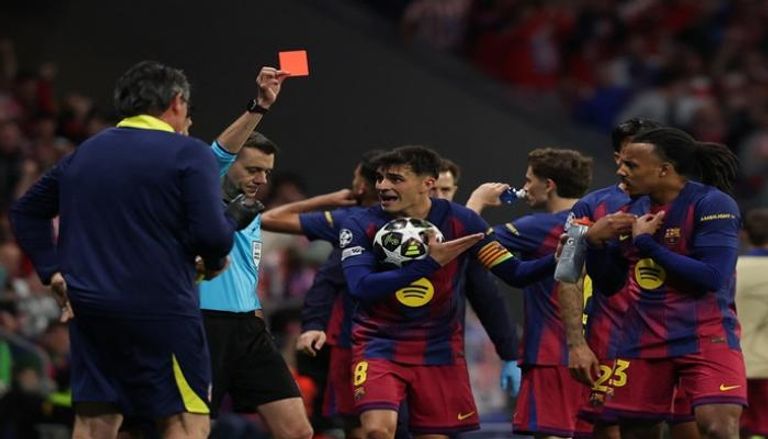 تصعيد رسمي.. برشلونة يشكو التحكيم بعد مباراتي أتلتيكو مدريد