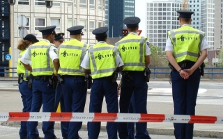 الصورة: الشرطة الهولندية تكتشف غرفة مخفية تحتوي على 86 ألف سيجارة حشيش