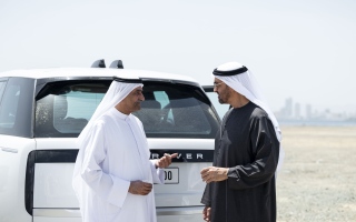 الصورة: رئيس الدولة يلتقي حمد الشرقي ويقوم بجولة تفقدية في ميناء الفجيرة