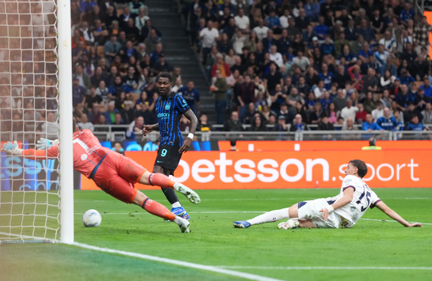 إنتر ميلان يعبر كالياري ويلامس لقب الدوري الإيطالي