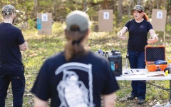 الصورة: أميركيون يقبلون على شراء الأسلحة في عهد ترامب